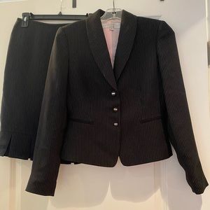 Women's Tahari skirt suit